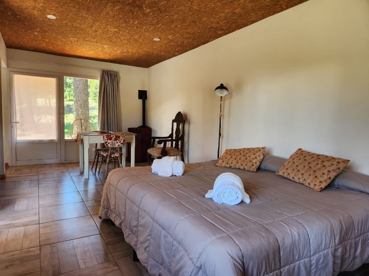 Dormitorio del monoambiente de Ruka Moquehue